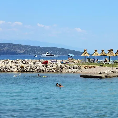 Triple Krk 3231a Gostinjska kuća 3*