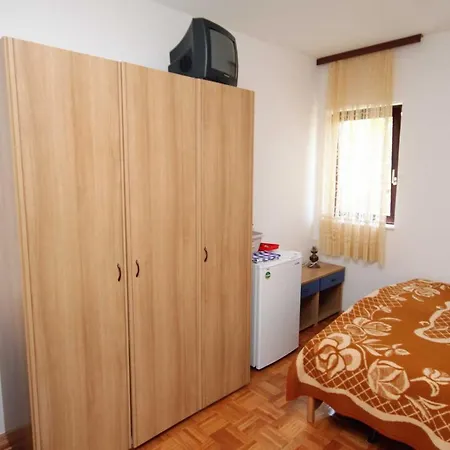 Triple Krk 3231a בית הארחה