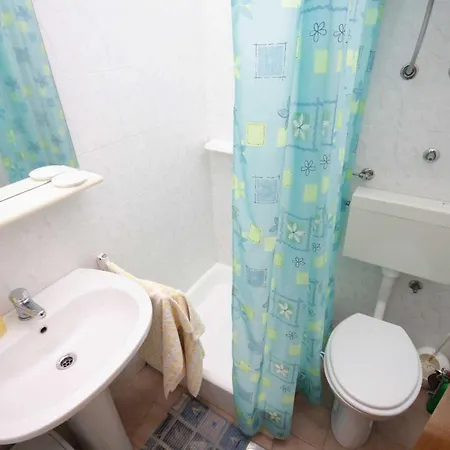 Guest house Triple Krk 3231a 3*